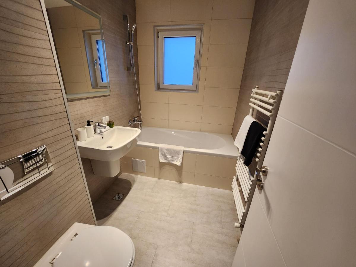 Grand Look & Best Location For Business On Bukarest Exterior foto